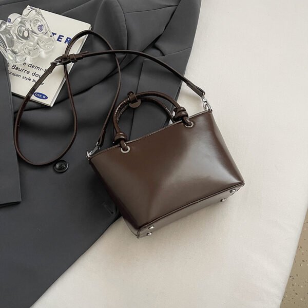 Processed with VSCO with s2 preset Autumn/Winter Retro Hand-Held Bucket Bag High-End Women's Bag Ins Design Woven Vegetable Basket Messenger Bag Fashion Bag