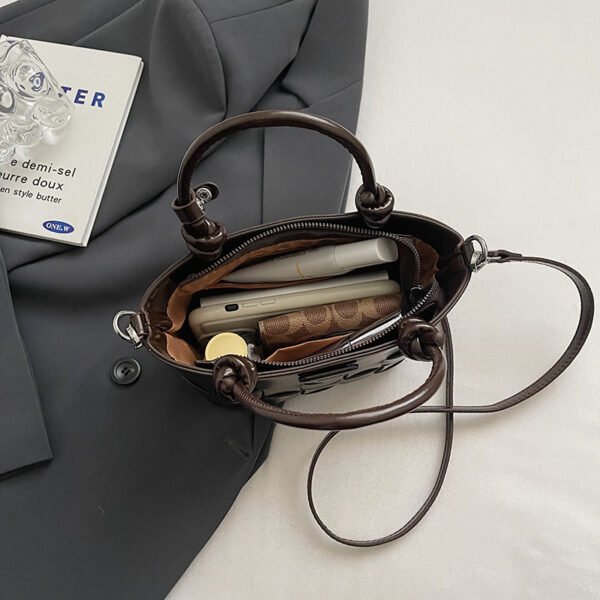 Processed with VSCO with s2 preset Autumn/Winter Retro Hand-Held Bucket Bag High-End Women's Bag Ins Design Woven Vegetable Basket Messenger Bag Fashion Bag