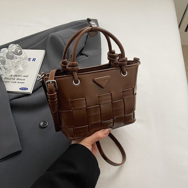 Processed with VSCO with s2 preset Autumn/Winter Retro Hand-Held Bucket Bag High-End Women's Bag Ins Design Woven Vegetable Basket Messenger Bag Fashion Bag