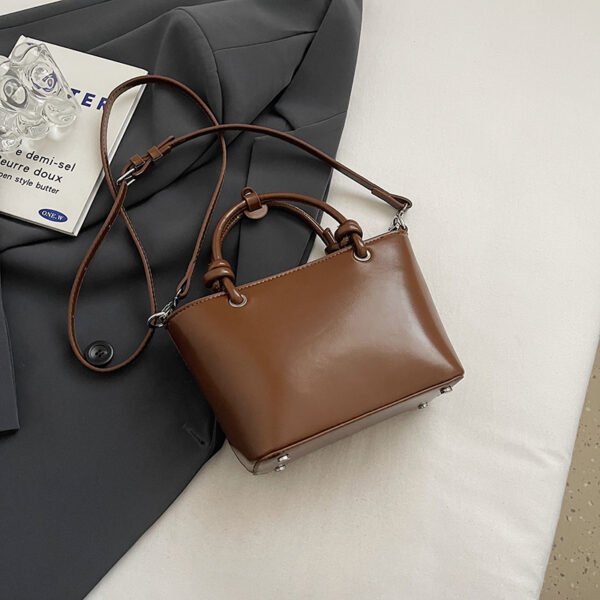 Processed with VSCO with s2 preset Autumn/Winter Retro Hand-Held Bucket Bag High-End Women's Bag Ins Design Woven Vegetable Basket Messenger Bag Fashion Bag