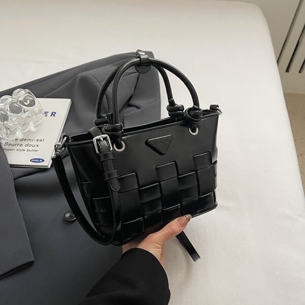 Processed with VSCO with s2 preset Autumn/Winter Retro Hand-Held Bucket Bag High-End Women's Bag Ins Design Woven Vegetable Basket Messenger Bag Fashion Bag