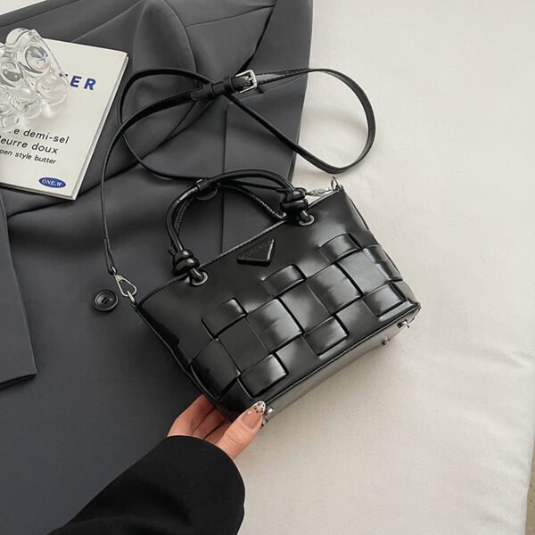 Processed with VSCO with s2 preset Autumn/Winter Retro Hand-Held Bucket Bag High-End Women's Bag Ins Design Woven Vegetable Basket Messenger Bag Fashion Bag