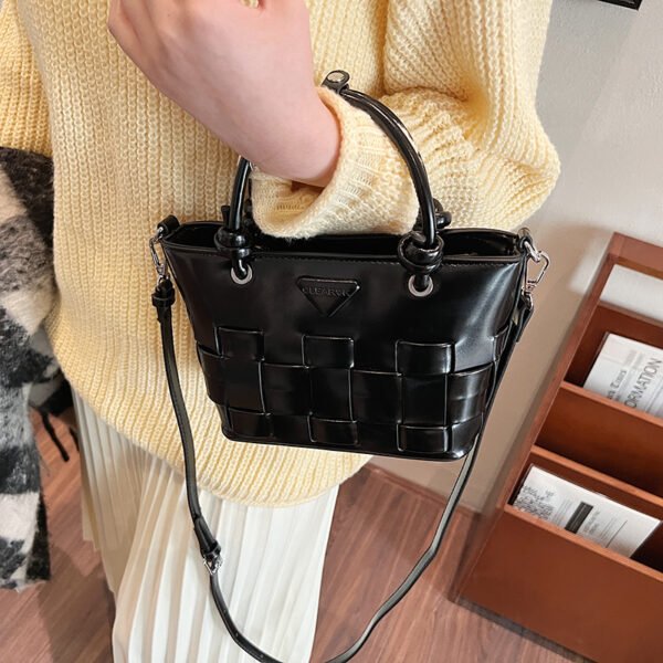 Processed with VSCO with s2 preset Autumn/Winter Retro Hand-Held Bucket Bag High-End Women's Bag Ins Design Woven Vegetable Basket Messenger Bag Fashion Bag