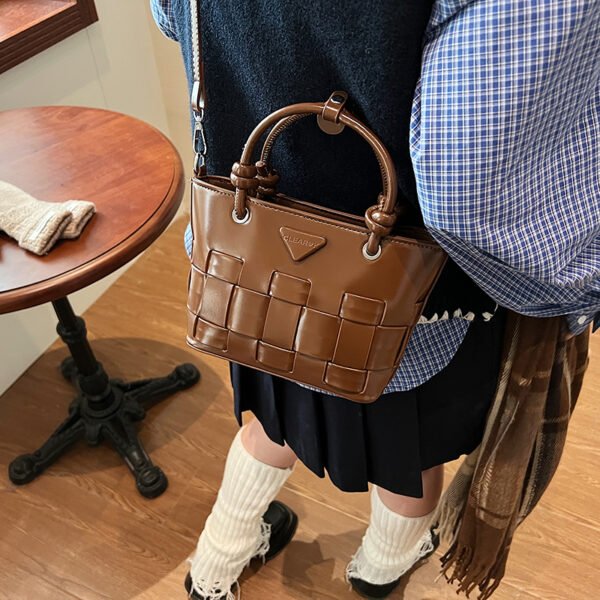 Processed with VSCO with s2 preset Autumn/Winter Retro Hand-Held Bucket Bag High-End Women's Bag Ins Design Woven Vegetable Basket Messenger Bag Fashion Bag