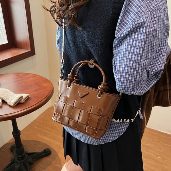 Processed with VSCO with s2 preset Autumn/Winter Retro Hand-Held Bucket Bag High-End Women's Bag Ins Design Woven Vegetable Basket Messenger Bag Fashion Bag