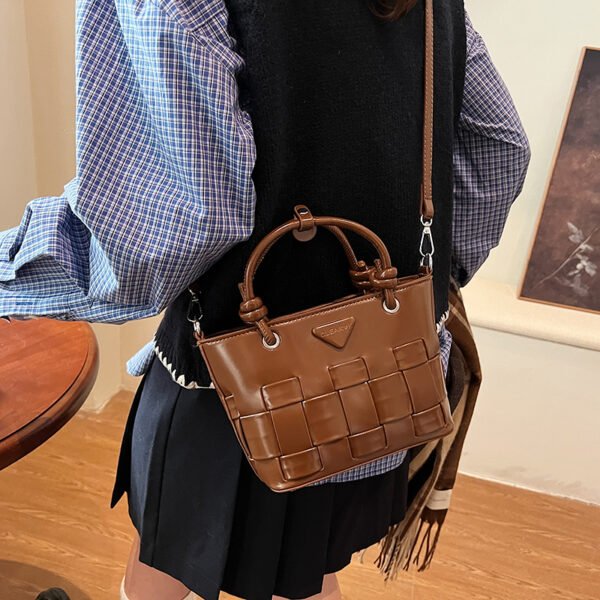 Processed with VSCO with s2 preset Autumn/Winter Retro Hand-Held Bucket Bag High-End Women's Bag Ins Design Woven Vegetable Basket Messenger Bag Fashion Bag