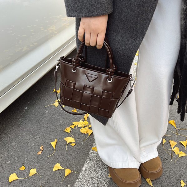 Processed with VSCO with s1 preset Autumn/Winter Retro Hand-Held Bucket Bag High-End Women's Bag Ins Design Woven Vegetable Basket Messenger Bag Fashion Bag