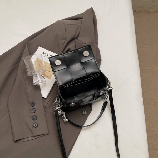 Processed with VSCO with s2 preset New Spring/Summer Fashion Shoulder Bag Niche High-End Trendy Messenger Bag