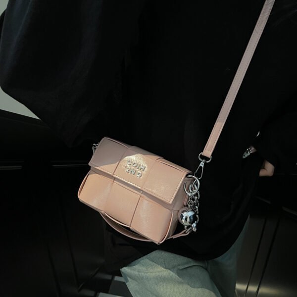 Processed with VSCO with s2 preset New Spring/Summer Fashion Shoulder Bag Niche High-End Trendy Messenger Bag