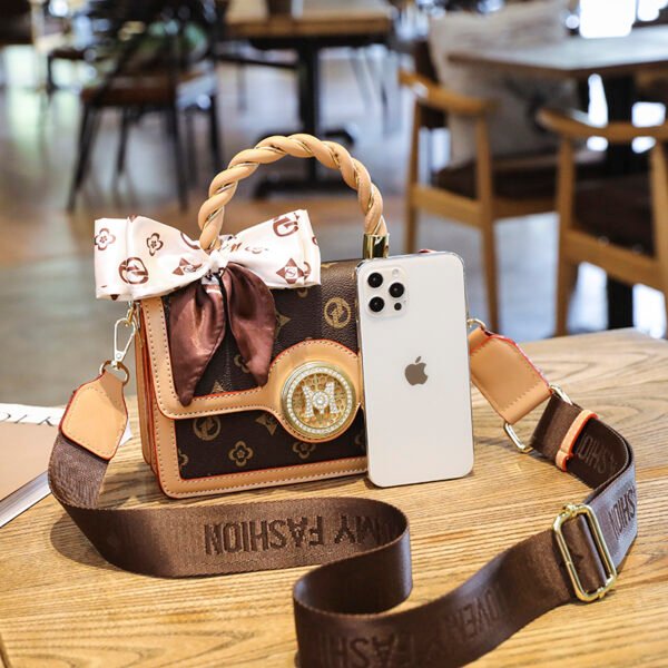 Autumn/Winter New Fashion Woven Retro High Quality Trend Niche Temperament Women's Bag Shoulder Crossbody Handbag