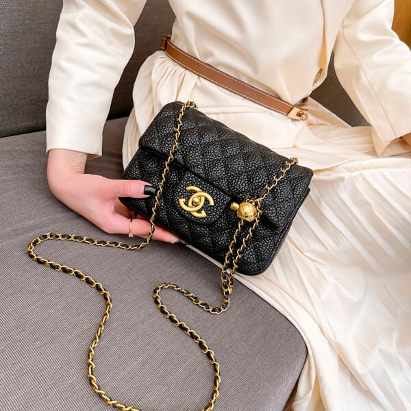 Single-Shoulder Bag: Classic Diamond Embroidery