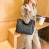 New Large-Capacity Diamond Chain Tote Bag Simple Light Luxury High-End Shoulder Bag Casual Commuting Versatile Women's Bag
