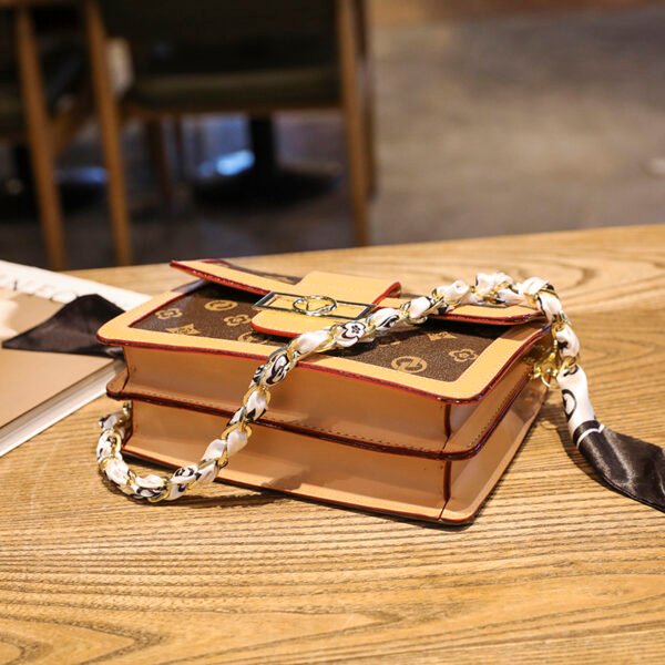 Ladies New Style Bag Lock Large Capacity Fashion Women's Bag Middle-Aged Mother Messenger Bag