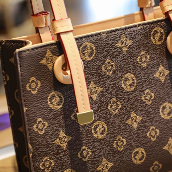 主图 (10) Classic Old Flower Fashion Brand Commuter Shoulder Bag Women's Light Luxury High-End Stylish Hand-Held Tote Bag