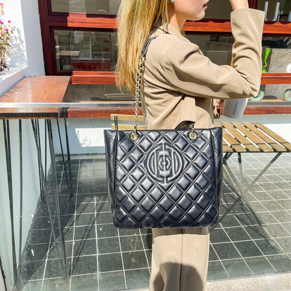 New Large-Capacity Diamond Chain Tote Bag Simple Light Luxury High-End Shoulder Bag Casual Commuting Versatile Women's Bag