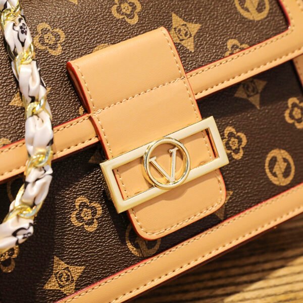 Ladies New Style Bag Lock Large Capacity Fashion Women's Bag Middle-Aged Mother Messenger Bag
