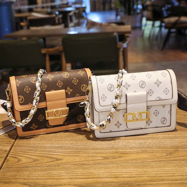 Ladies New Style Bag Lock Large Capacity Fashion Women's Bag Middle-Aged Mother Messenger Bag