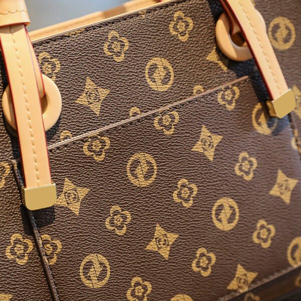 主图 (13) Classic Old Flower Fashion Brand Commuter Shoulder Bag Women's Light Luxury High-End Stylish Hand-Held Tote Bag