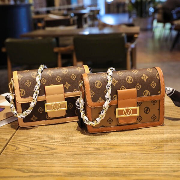 Ladies New Style Bag Lock Large Capacity Fashion Women's Bag Middle-Aged Mother Messenger Bag