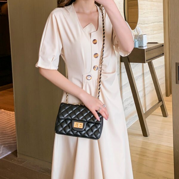 Classic Chanel style bag, celebrity style, diamond chain messenger bag, lazy fashion shoulder bag