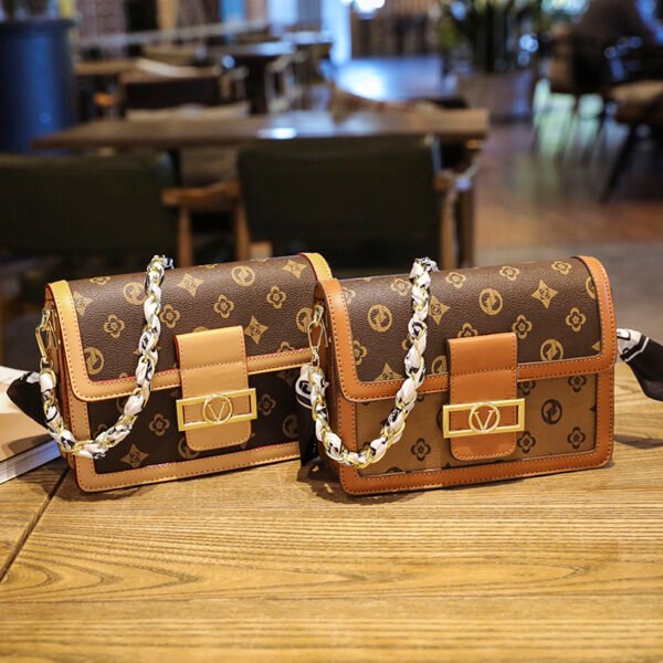 Ladies New Style Bag Lock Large Capacity Fashion Women's Bag Middle-Aged Mother Messenger Bag