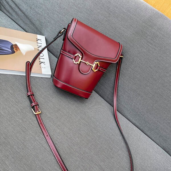 Early Spring Retro All-Match Bucket Small Bag Fashionable All-Match Mobile Phone Bag Portable Lightweight Shoulder Crossbody
