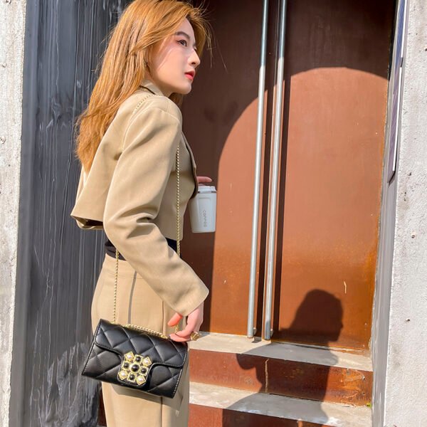 主图 (16) Pearl Diamond Buckle Women's Bag Large Capacity Bag Autumn And Winter New Style Trendy Versatile Shoulder Messenger Bag Diamond Chain Bag