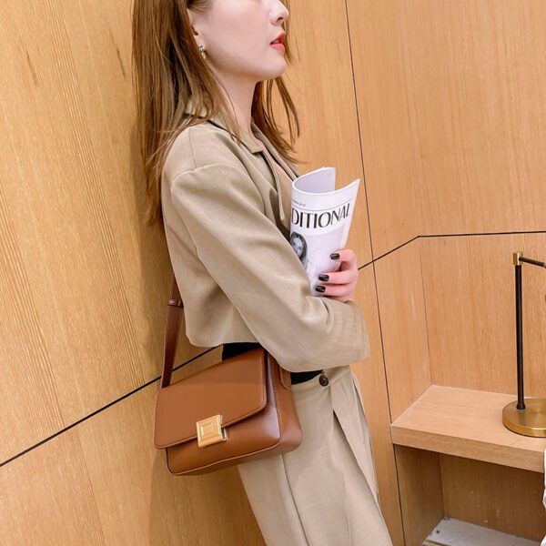 Early Spring Retro All-Match Bucket Small Bag Fashionable All-Match Mobile Phone Bag Portable Lightweight Shoulder Crossbody