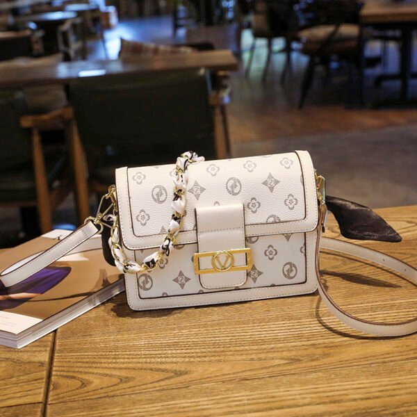 Ladies New Style Bag Lock Large Capacity Fashion Women's Bag Middle-Aged Mother Messenger Bag