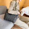 New Large-Capacity Diamond Chain Tote Bag Simple Light Luxury High-End Shoulder Bag Casual Commuting Versatile Women's Bag