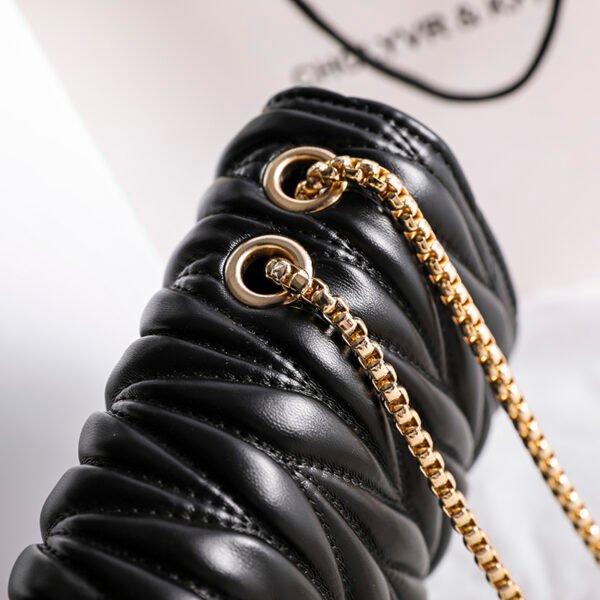 Spring Summer New Fashion Chain Shoulder Wrinkled Leather Bag Diamond Crossbody Bag Underarm Bag Women's Bag