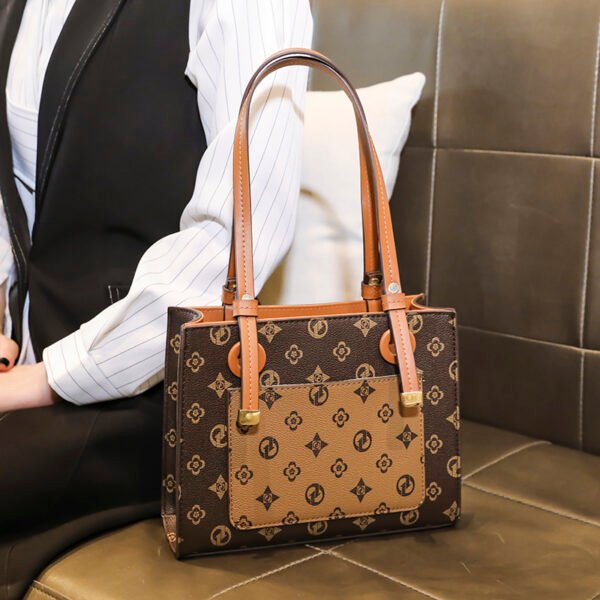 主图 (21) Classic Old Flower Fashion Brand Commuter Shoulder Bag Women's Light Luxury High-End Stylish Hand-Held Tote Bag