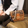 Ladies New Style Bag Lock Large Capacity Fashion Women's Bag Middle-Aged Mother Messenger Bag