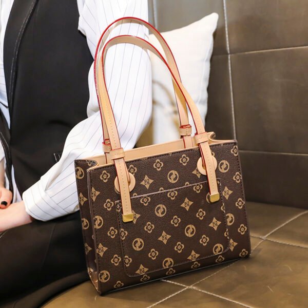 主图 (22) Classic Old Flower Fashion Brand Commuter Shoulder Bag Women's Light Luxury High-End Stylish Hand-Held Tote Bag