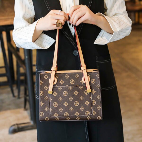 主图 (23) Classic Old Flower Fashion Brand Commuter Shoulder Bag Women's Light Luxury High-End Stylish Hand-Held Tote Bag