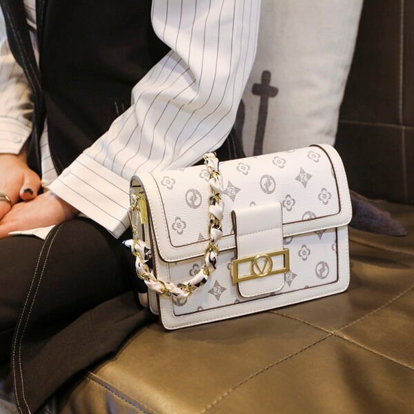 Ladies New Style Bag Lock Large Capacity Fashion Women's Bag Middle-Aged Mother Messenger Bag