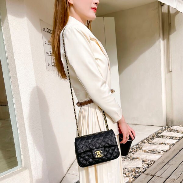 Single-Shoulder Bag: Classic Diamond Embroidery