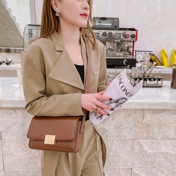 Early Spring Retro All-Match Bucket Small Bag Fashionable All-Match Mobile Phone Bag Portable Lightweight Shoulder Crossbody