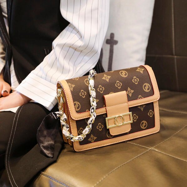 Ladies New Style Bag Lock Large Capacity Fashion Women's Bag Middle-Aged Mother Messenger Bag