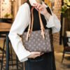 主图 (27) Classic Old Flower Fashion Brand Commuter Shoulder Bag Women's Light Luxury High-End Stylish Hand-Held Tote Bag