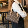 主图 (28) Classic Old Flower Fashion Brand Commuter Shoulder Bag Women's Light Luxury High-End Stylish Hand-Held Tote Bag