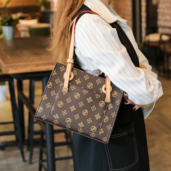 主图 (28) Classic Old Flower Fashion Brand Commuter Shoulder Bag Women's Light Luxury High-End Stylish Hand-Held Tote Bag