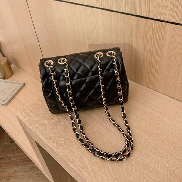 Classic Chanel style bag, celebrity style, diamond chain messenger bag, lazy fashion shoulder bag