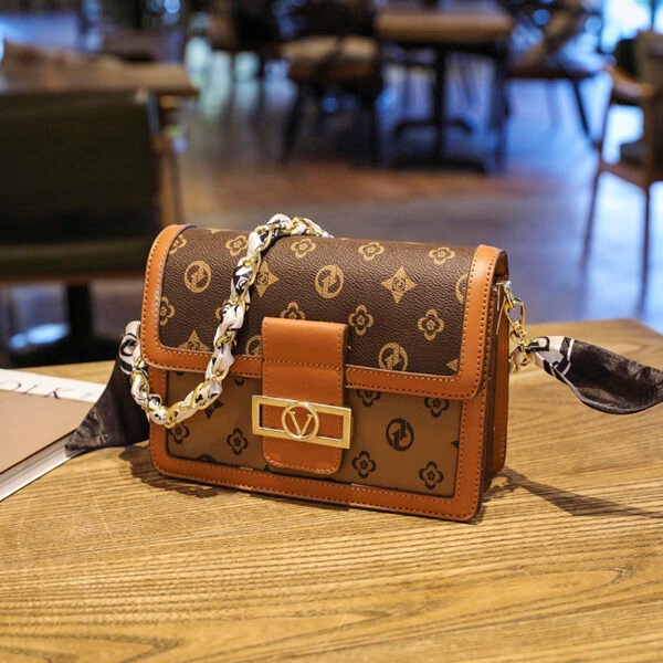 Ladies New Style Bag Lock Large Capacity Fashion Women's Bag Middle-Aged Mother Messenger Bag