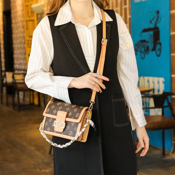 Ladies New Style Bag Lock Large Capacity Fashion Women's Bag Middle-Aged Mother Messenger Bag