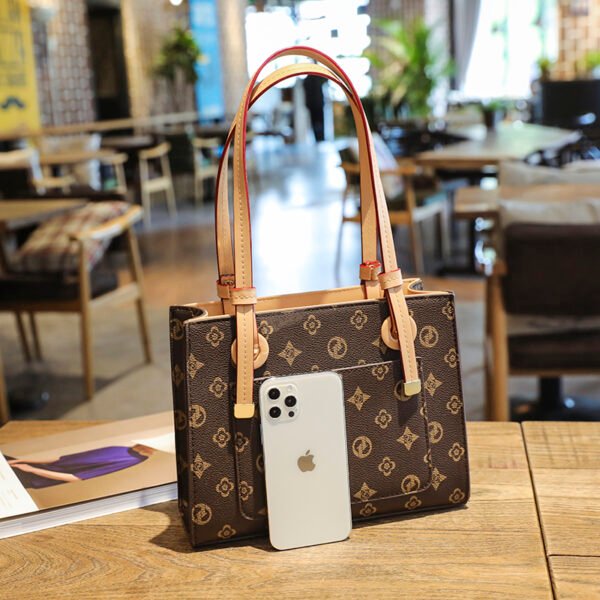 主图 (33) Classic Old Flower Fashion Brand Commuter Shoulder Bag Women's Light Luxury High-End Stylish Hand-Held Tote Bag