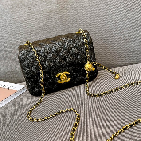 Single-Shoulder Bag: Classic Diamond Embroidery