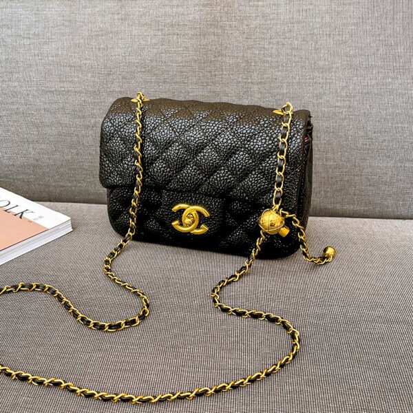 Single-Shoulder Bag: Classic Diamond Embroidery