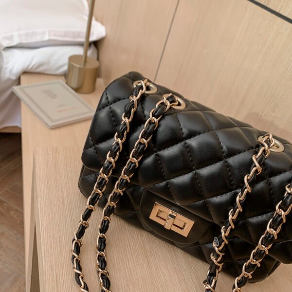 Classic Chanel style bag, celebrity style, diamond chain messenger bag, lazy fashion shoulder bag