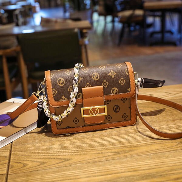 Ladies New Style Bag Lock Large Capacity Fashion Women's Bag Middle-Aged Mother Messenger Bag